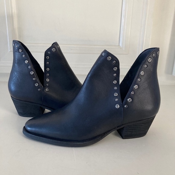 NWOT Free People Studded Charm Double V Black Leather Ankle Boots Sz 36.5 - Picture 1 of 8